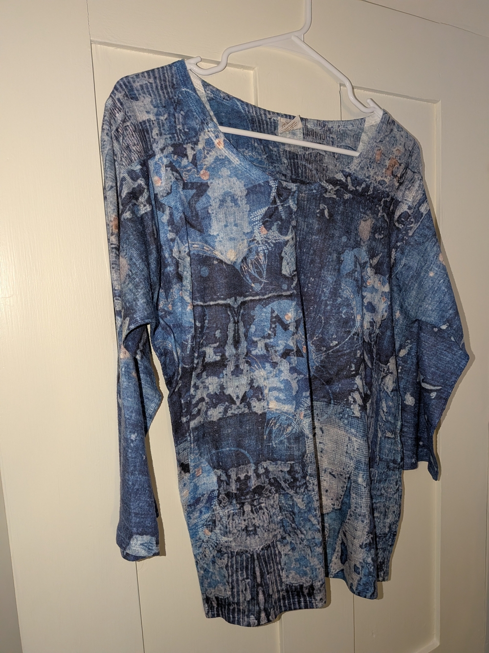 Et'Lois Abstract Print Lightweight Knit Top